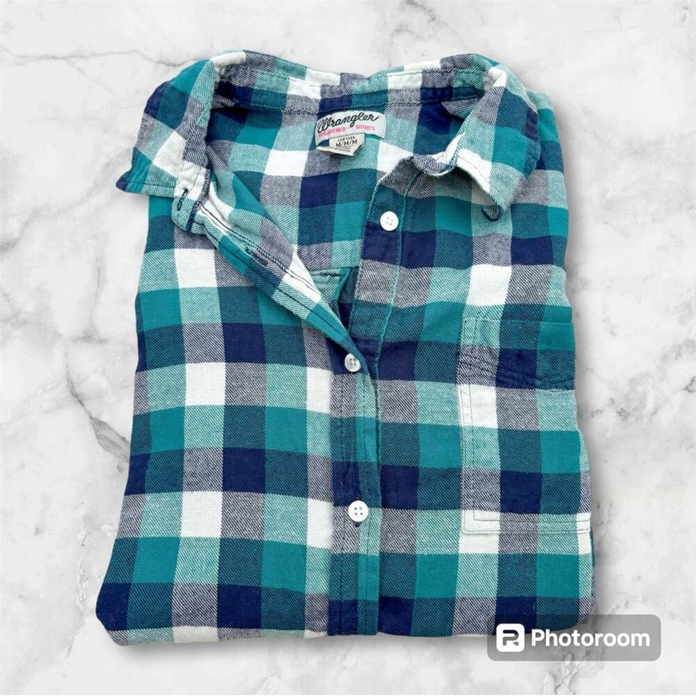 Wrangler Vintage Wrancher Plaid Button Down Long Sleeve Shirt‎